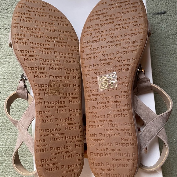 Hush Puppies Women's Chrysta Chain T Taupe Suede Sandals NEW - Picture 8 of 12